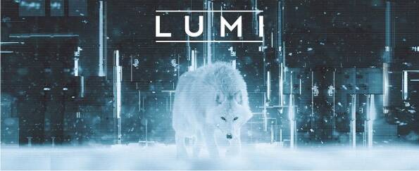 Biały wilk na tle osnieżonej infrastruktury obliczeniowej i napis LUMI. 