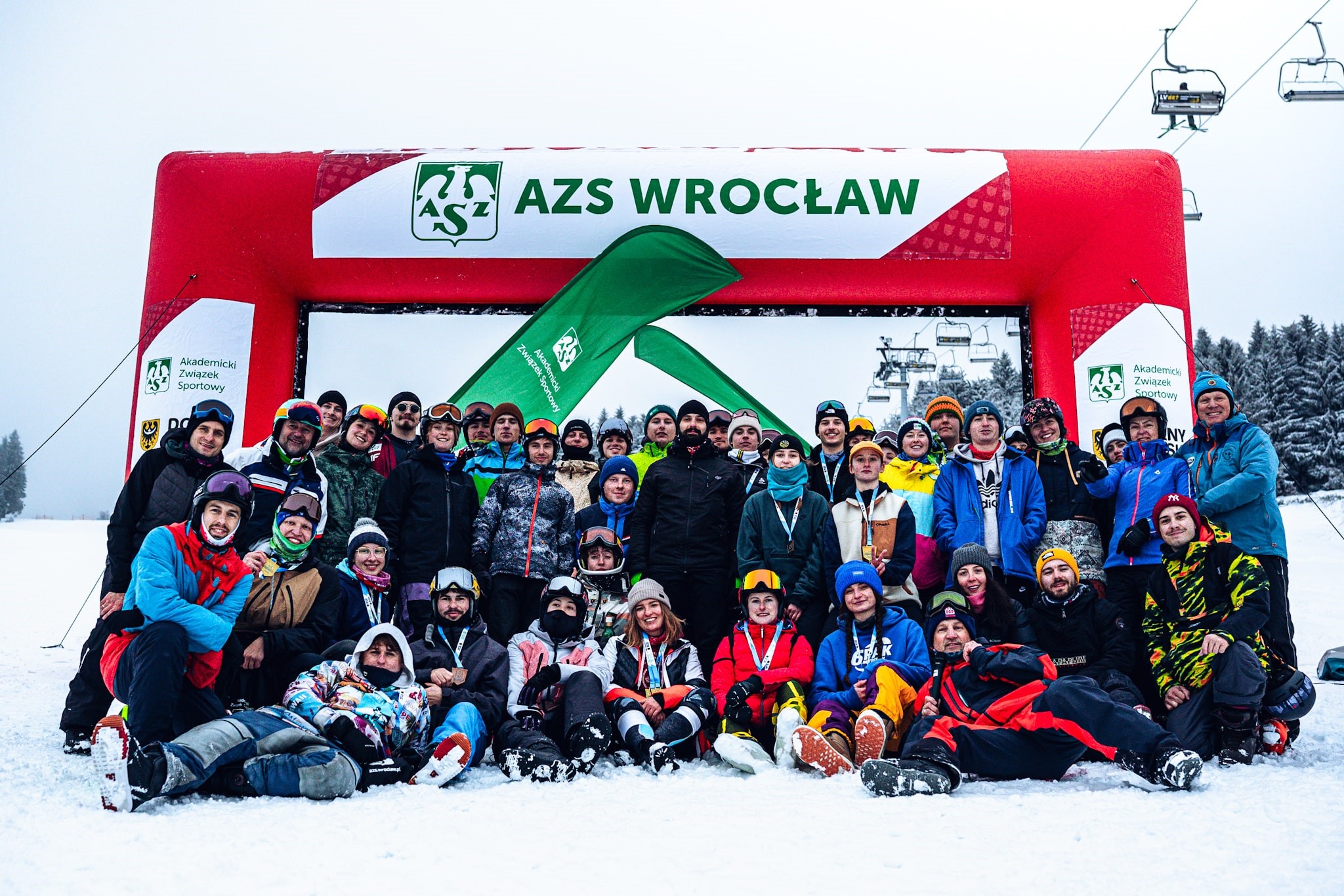 Zdjęcie grupowe uczestników zawodów.